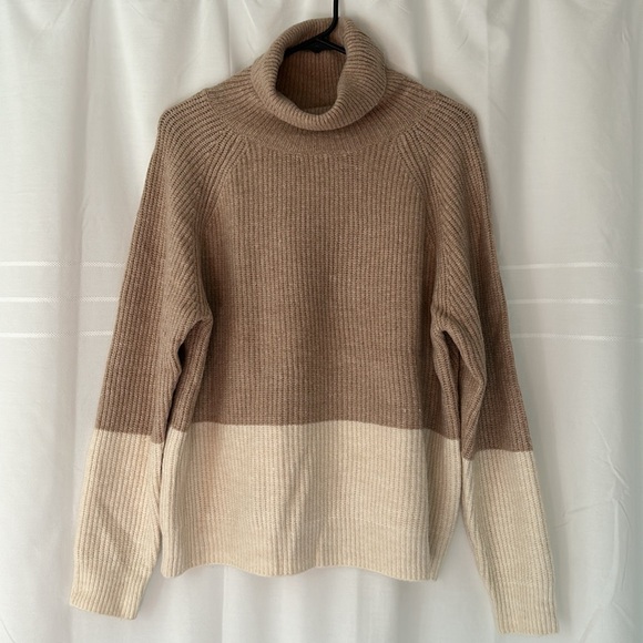 Stephenson Color block Turtleneck Sweater - Picture 2 of 4